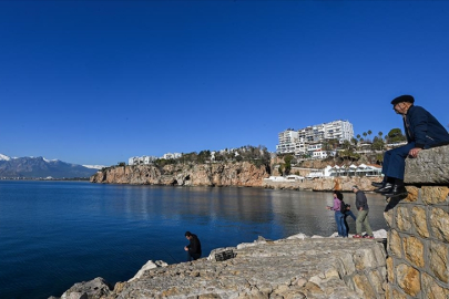 Antalyalılar güneşli havanın tadını çıkardı