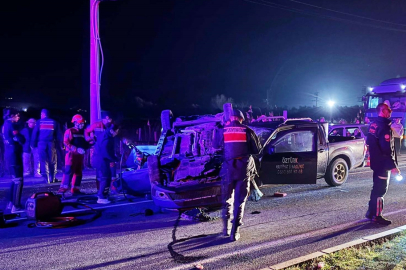 Otomobil ile pikap çarpıştı! 2 kişi can verdi