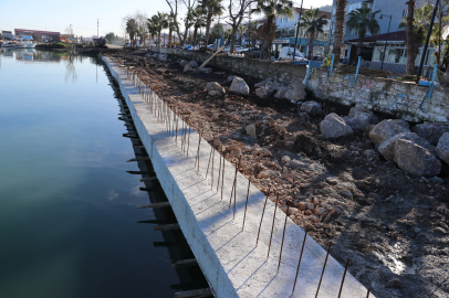 Samsun'da balıkçı barınağının kaçak yapıları yıkıldı