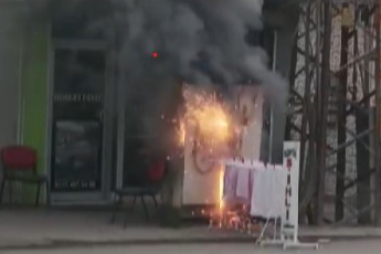 Hatay'da bir sokakta bulunan trafo bomba gibi patladı!