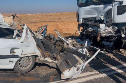 Beton mikseri ile çarpan otomobil hurdaya döndü! 1 ölü, 1 yaralı