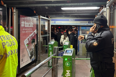 Metrobüste korku dolu anlar!  Havaya ateş açıp dehşeti yaşattı