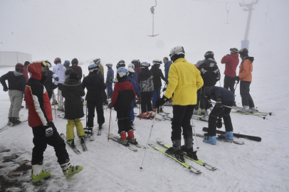 “Alp Disiplini ve Snowboard İl Birinciliği Kayak Yarışması” düzenlendi