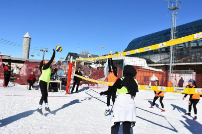 EİT 2025’te kar voleybolu heyecanı yaşanıyor