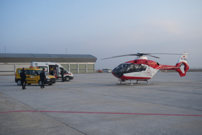 Muş'ta ambulans helikopter bir günlük bebek için havalandı