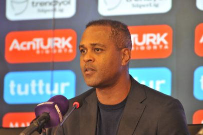 Patrick Kluivert, Endonezya Milli Takımı ile anlaştı