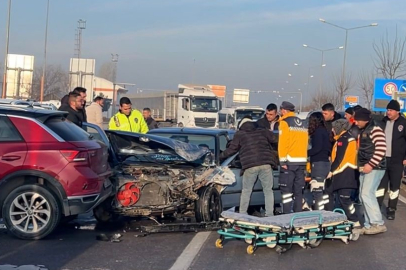 Afyonkarahisar'da iki otomobil çarpıştı: 2 araç sürücüsü de yaralı