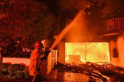 Gana gezisinden dönmeyen Los Angeles Belediye Başkanı eleştiri oklarının hedefi oldu