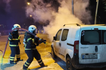 Bilecik'te park halindeki araç alevlere teslim oldu