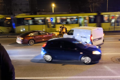 Bursa'da otomobil ticari araca çarptı: 1 yaralı