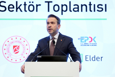 Elektrik dağıtımda ezber bozacak kararlar! Bakan Bayraktar, 2025'i işaret etti