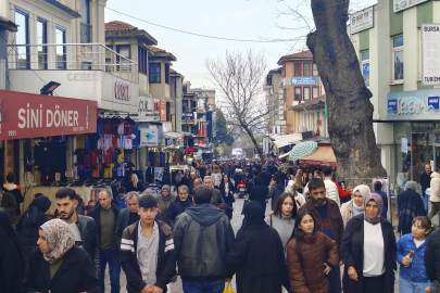 Bursa çarşısı doldu taştı! Esnafın ise yüzü güldü