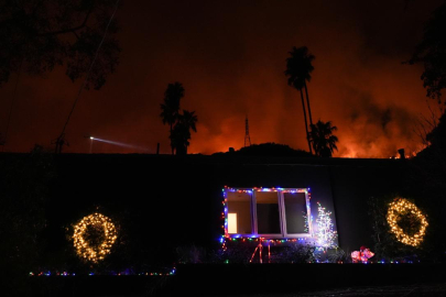 Los Angeles kül olmaya devam ediyor