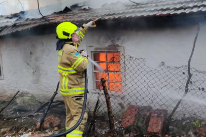 Balıkesir'de elektrik kaçağı bir evi alev alev yaktı