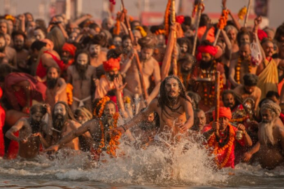 Dünyanın en büyük dini festivali "Maha Kumbh Mela" başladı