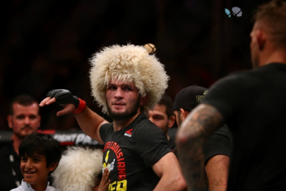 Khabib Nurmagomedov'un uçaktan indirilmesi tepkilere yol açtı