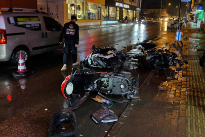 Park halindeki motosikletlere çarpıp kaçtı