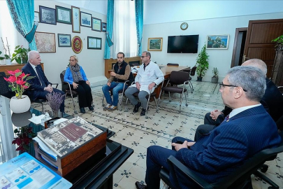 İstanbul Valisi Gül, Edip Akbayram'ı hastanede ziyaret etti