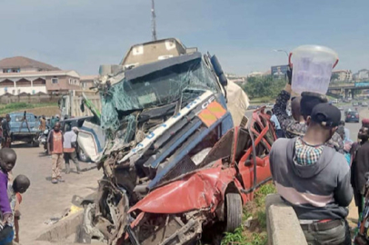 Nijerya'da trafik kazasında 19 kişi hayatını kaybetti