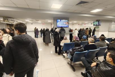 BURULAŞ ofisi önünde kart yoğunluğu 