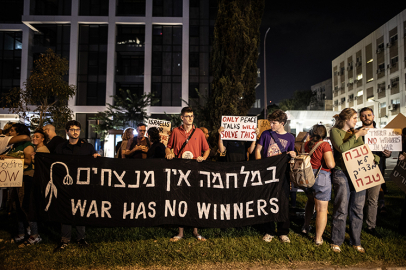 İsrailliler, ateşkese destek için Tel Aviv sokaklarına indi