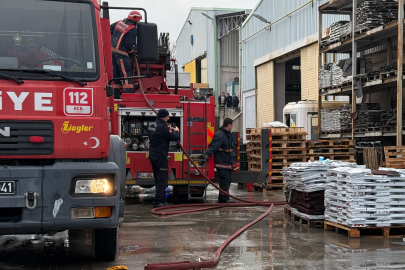 Sakarya'da bir yalıtım fabrikasında yangın: 2'si ağır 4 işçi yaralandı