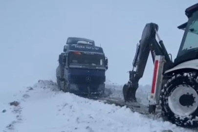 Tekirdağ'da karda mahsur kalan araçlar kurtarıldı