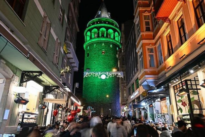 Galata Kulesi yeşile büründü! İşte nedeni