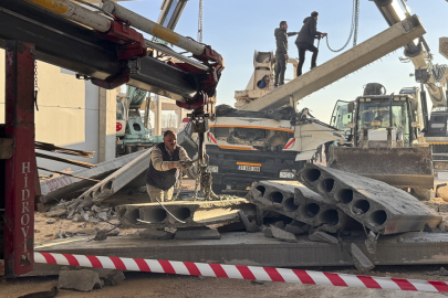 Gaziantep'te bir inşaatta beton bloğu işçinin üzerine düştü