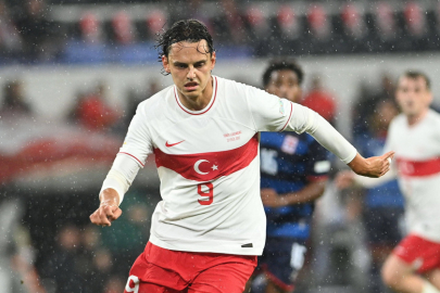 Milli futbolcu Enes Ünal ameliyat oldu