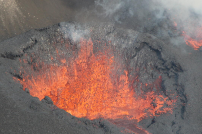 ABD yanmaya devam ediyor! Kilauea Yanardağı lav püskürttü