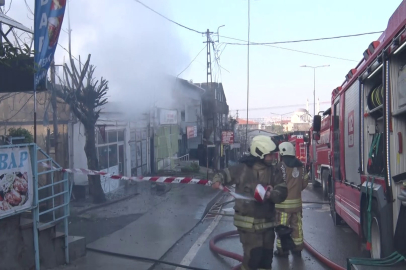 İstanbul'da dükkanda çıkan yangın 2 katlı binanın çatısına sıçradı