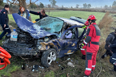 Muğla'da minibüs ve otomobil çarpıştı: 3 yaralı