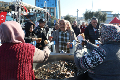 Hamsi festivalinde metrelerce kuyruk oluştu