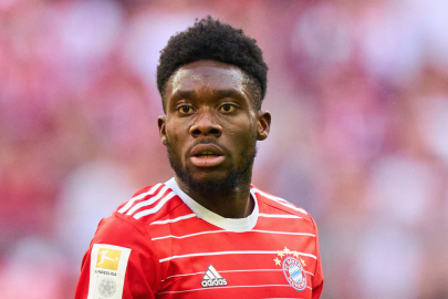 Bayern Münih, Alphonso Davies ile anlaşmak üzere