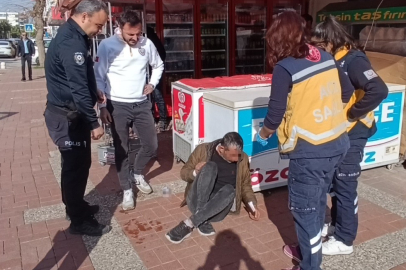 Alkolün etkisi ile kaldırıma sızan şahsı, ekipler bir türlü uyandıramadı