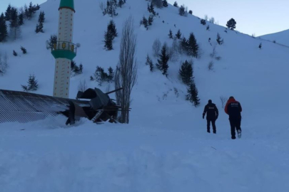 Cami lojmanının üzerine çığ düştü