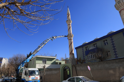 Şanlıurfa'da minareye takılan baz istasyonu 15 yıl sonra kaldırıldı