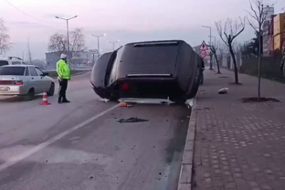 Bursa'da hafif ticari araçla otomobilin çarpışması sonucu 1 kişi yaralandı