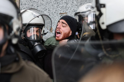 Yunanistan'da tren kazası protestosunda polis müdahalesi