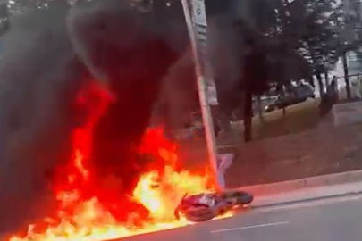 Ankara'da seyir halindeki motosiklet alevler içinde kaldı