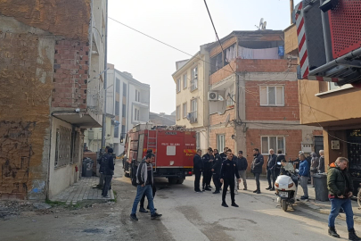 Bursa İnegöl'de bir evi kundakladığı iddia edilen şahıs bıçakla polislere direndi