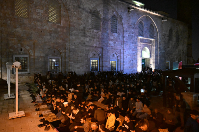 Bursa Ulucami’de kandil yoğunluğu