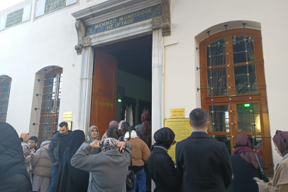 Üftade Türbesinde kandil yoğunluğu