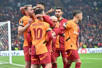 Galatasaray, Hollanda'da ilk galibiyetini arayacak