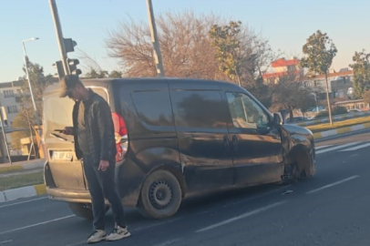 Seyir halindeki otomobilin lastiği fırladı