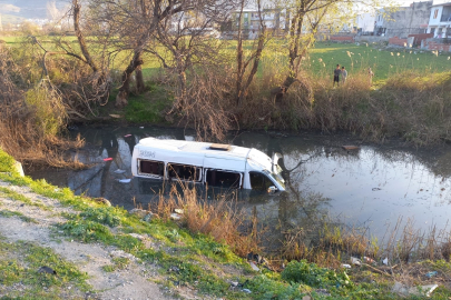 Manisa'da işçi minibüsü devrildi: 8 yaralı var