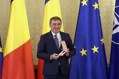 Galatasaray'ın efsane futbolcusu Gheorghe Hagi, ülkesinde devlet nişanı ile onurlandırıldı