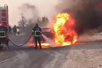 Şanlıurfa'da seyir halindeki araç alev topuna döndü!